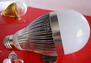 三色LED灯杯与球泡外壳配件 照明行业的创新与应用